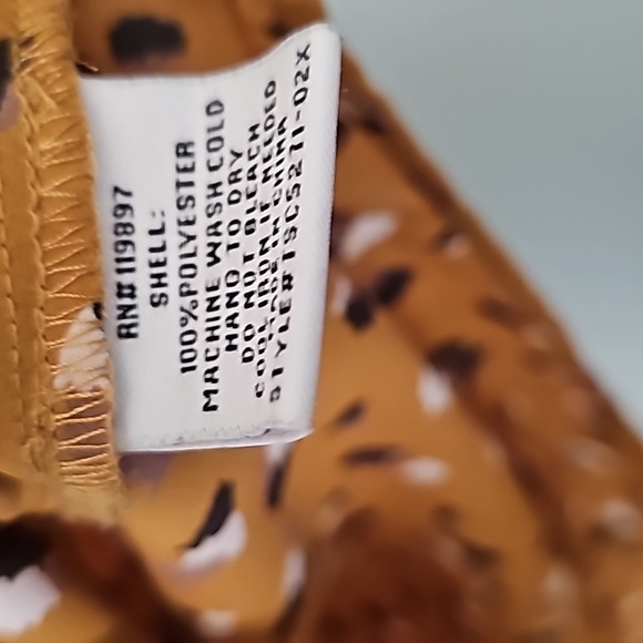 Collective Concepts Popover animal print blouse 1X - Picture 5 of 6